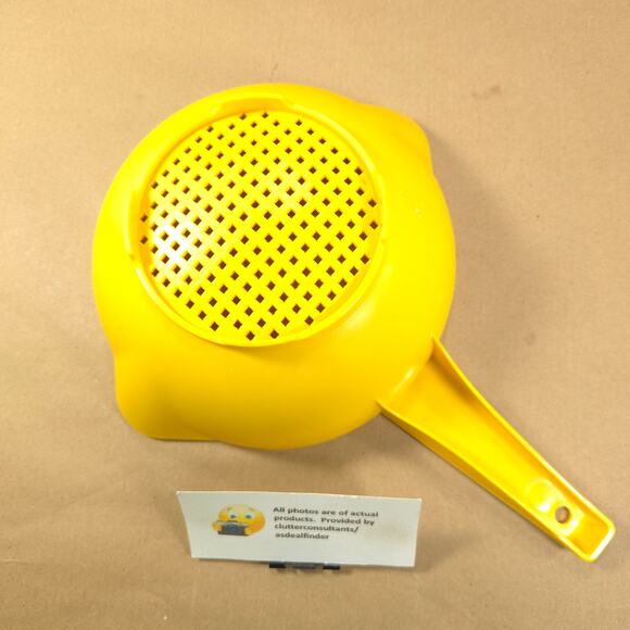 Vintage Tupperware Bundle #1288 Mix-N-Store Pitcher #1200 Strainer Yellow - Picture 8 of 9